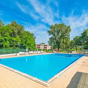 La Dolce - With Shared Pool And Large Terrace Apartment